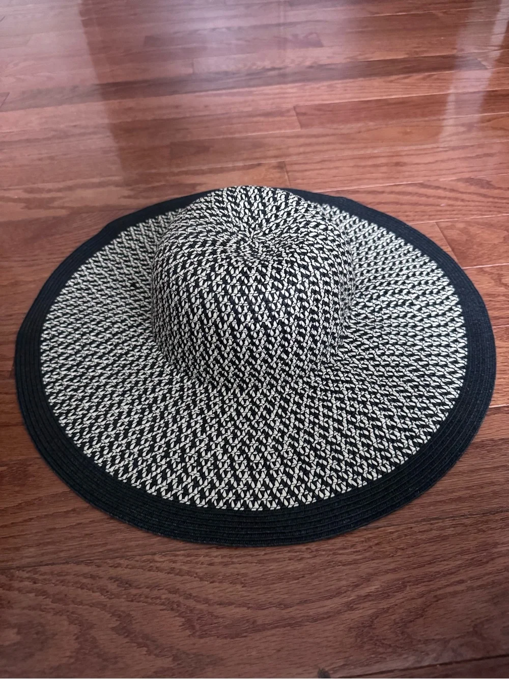 Black & Cream Patterned Wide-Brim Sun Hat - Women